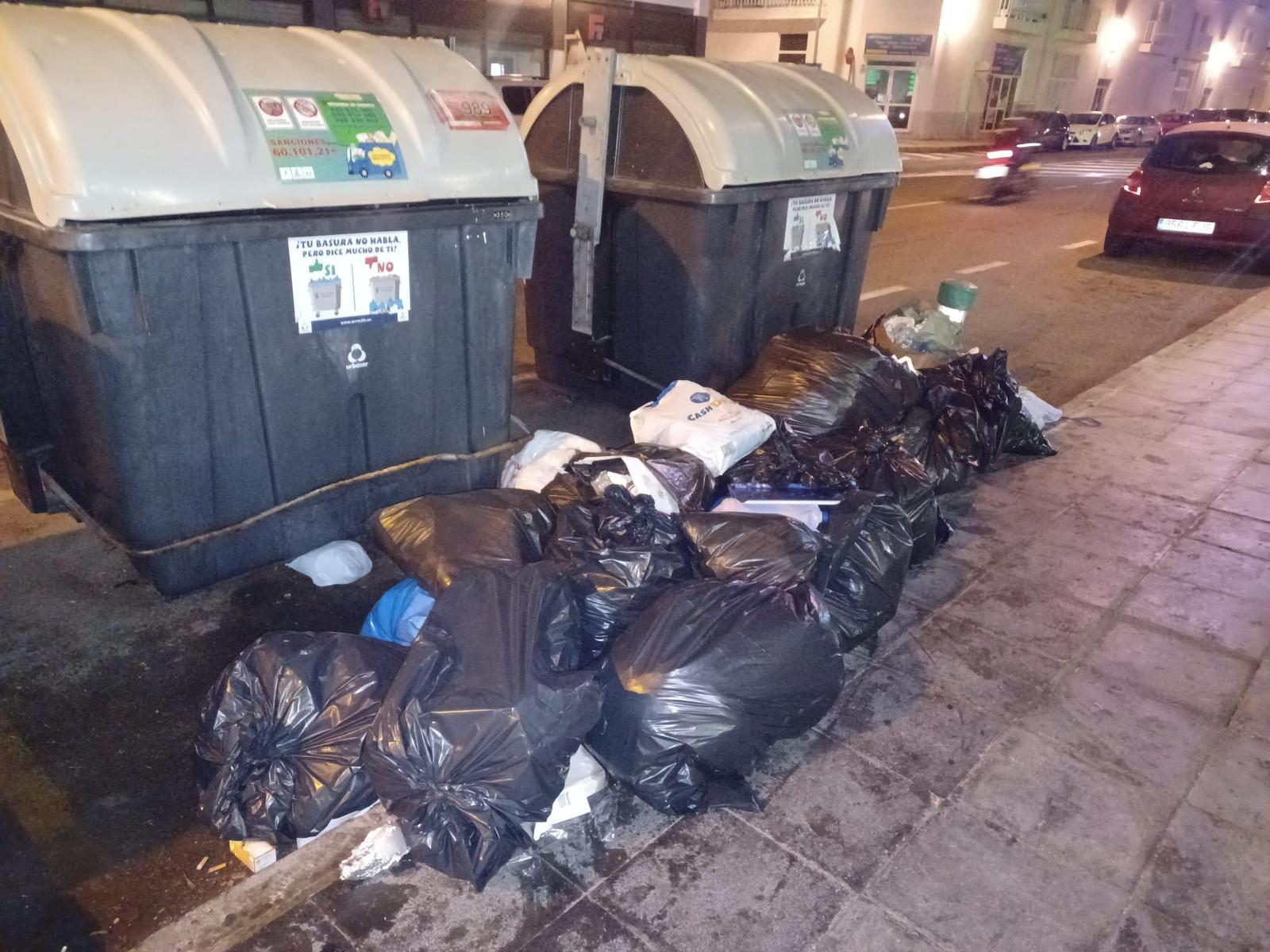 Las cámaras de vigilancia &quot;cazan&quot; a medio centenar de incívicos realizando vertidos ilegales en la capital de Lanzarote.