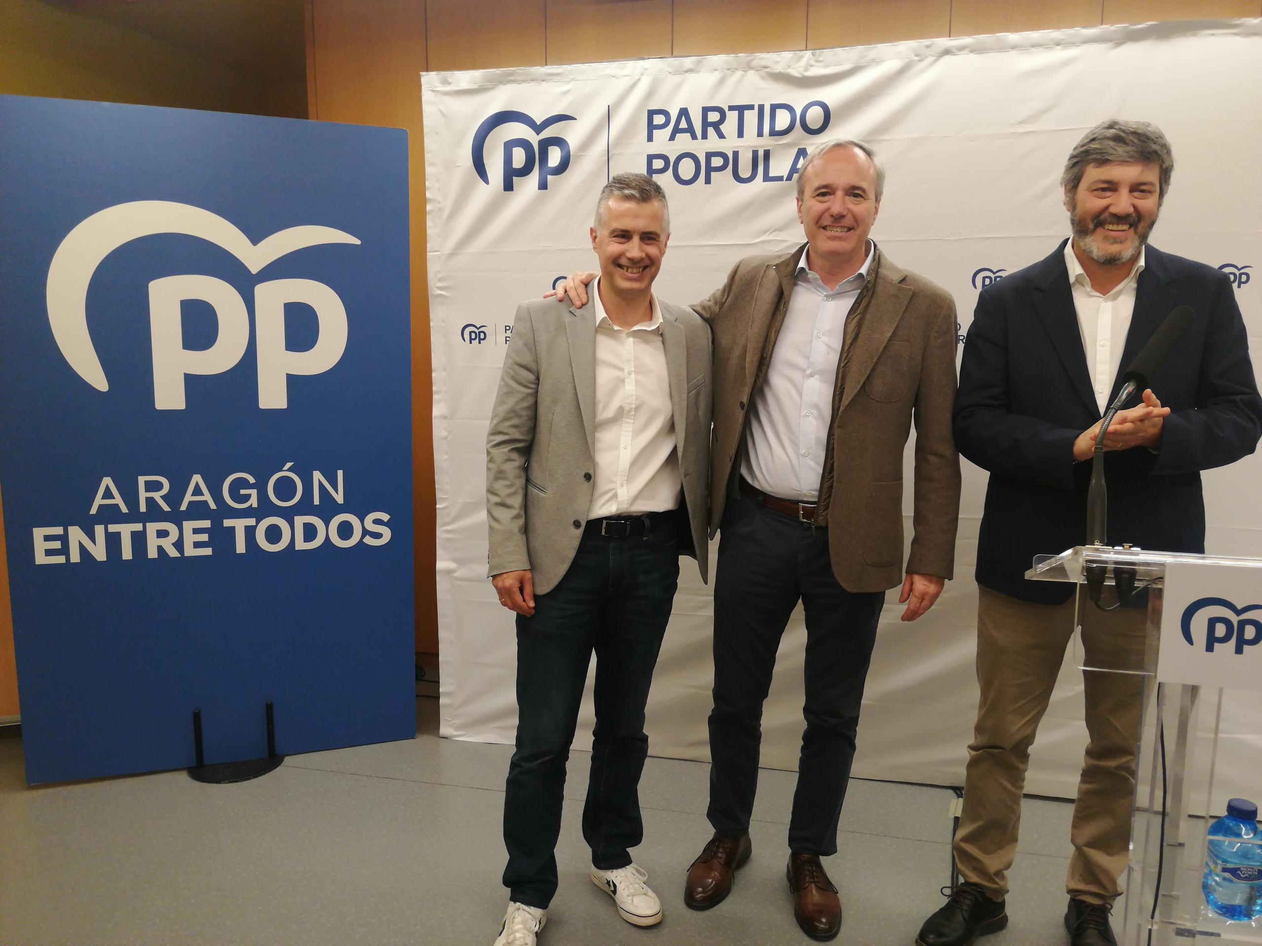 Carlos Serrano en su presentación oficial junto a Jorge Azcón y Gerardo Oliván