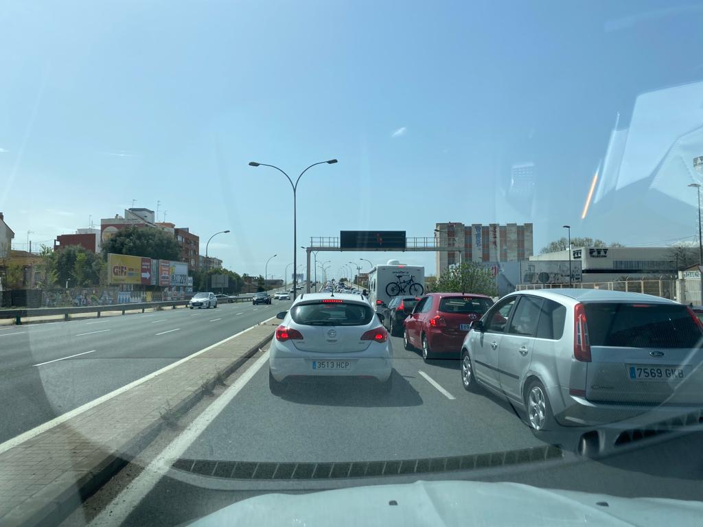 Atasco en la Pista de Silla (València)