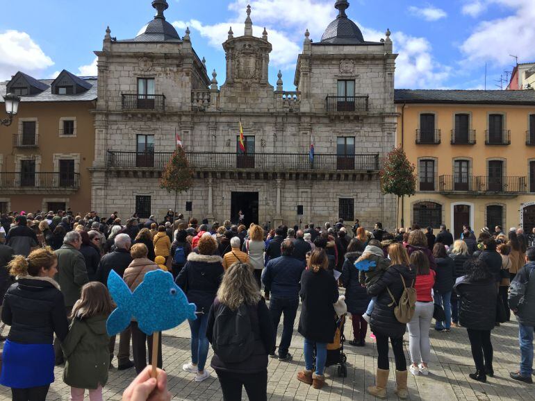 Concentración a las puertas dle ayuntamiento