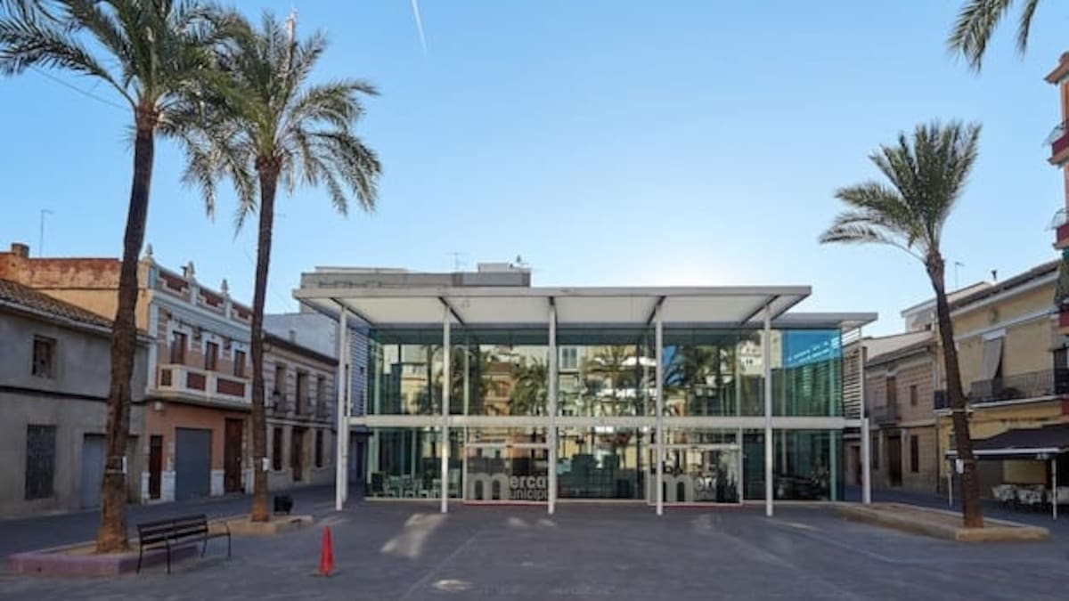 Entrevista en Hora 14 Valencia a Rut Soto, presidenta del mercado municipal de Paiporta, sobre la reapertura tras la DANA