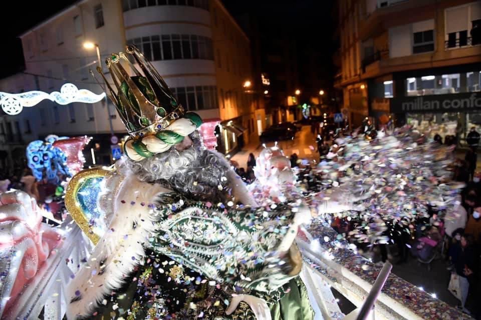 Melchor desde su carroza en la cabalgata de Reyes el año pasado