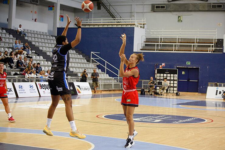 Sólo cuatro puntos separó a las bercianas de la victoria