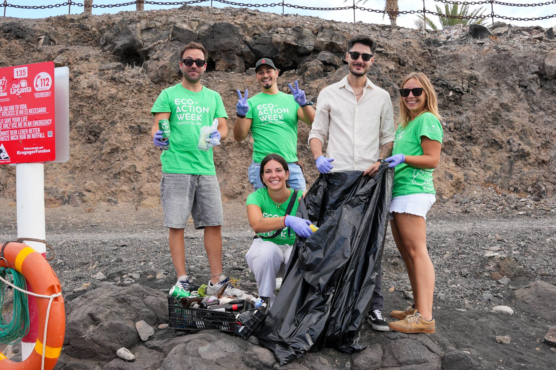 Limpieza del litoral dentro de la Eco Action Week de Puerto Calero.