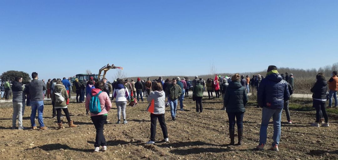 Los vecinos de la comarca se manifestaban este domingo contra la instalación de la planta de lodos 