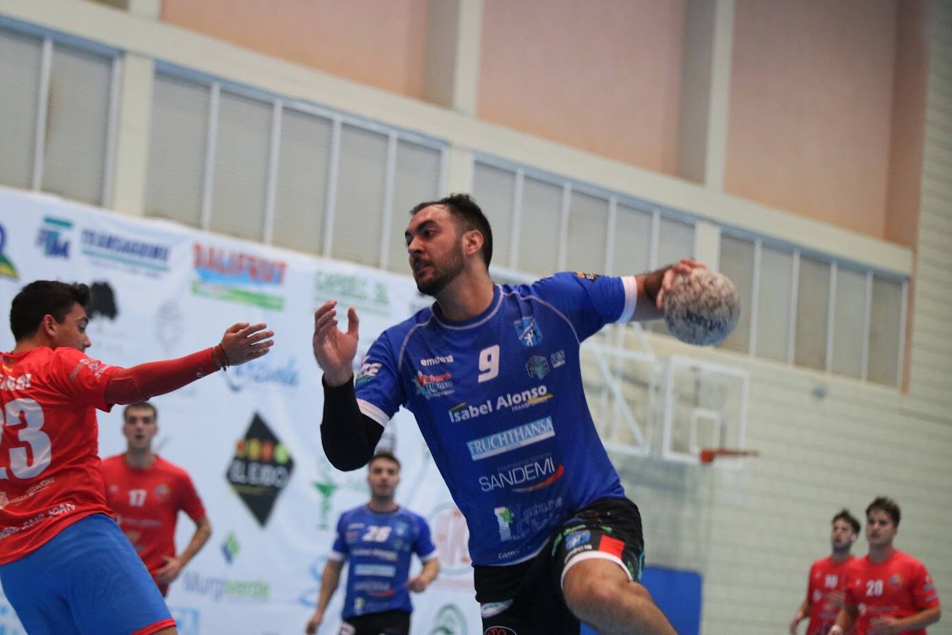 Los azulinos se miden este sábado a las 19 horas en el Pabellón de Las Norias al potente conjunto valenciano.