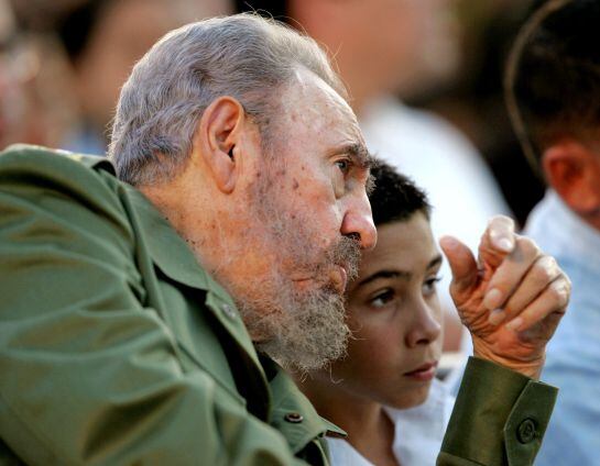 Fidel Castro, con Elian González, el niño balsero.