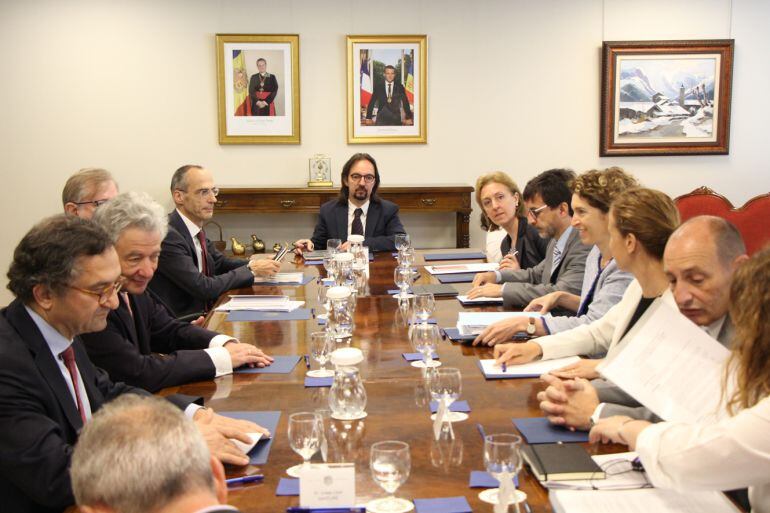 Reunió de treball, divendres passat, amb el cap negociador de la Unió Europea per a l’acord d’associació del Servei Europeu d’Acció Exterior, Thomas Mayr-Harting, i el cap negociador adjunt, Claude Maerten.