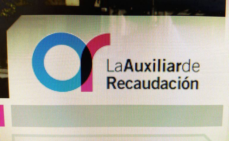 Logo de la empresa concesionaria de la gestión de tributos de Oviedo, La Auxiliar de Recaudación.