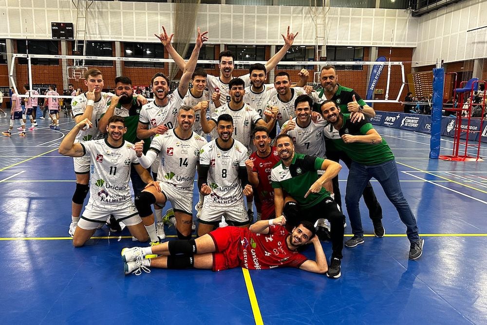 Foto de la celebración tras la inapelable victoria ahorradora en el primer partido de cuartos de final.