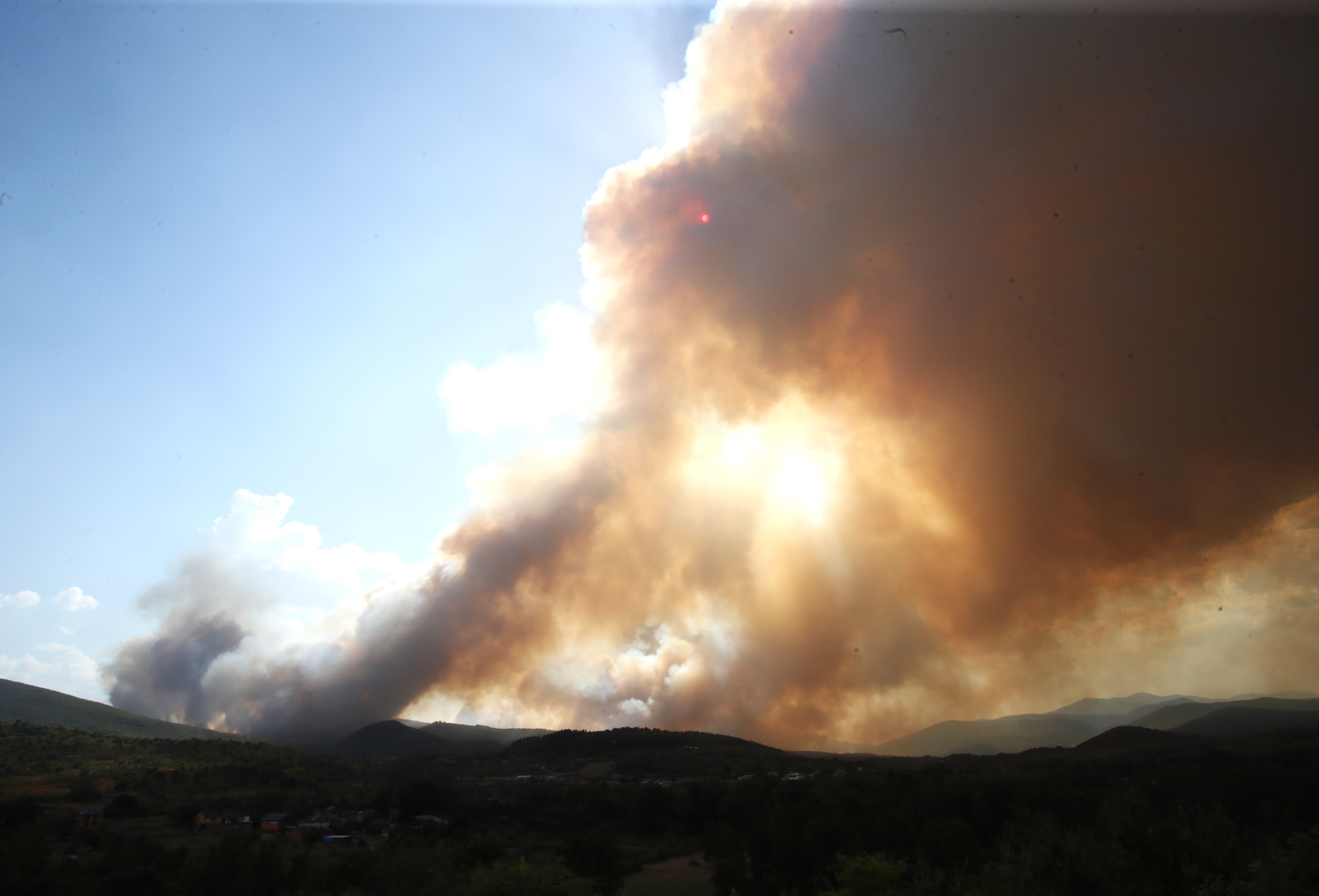 Son más de 700 las personas que han tenido que abandonar sus viviendas a causa de los incendios. 