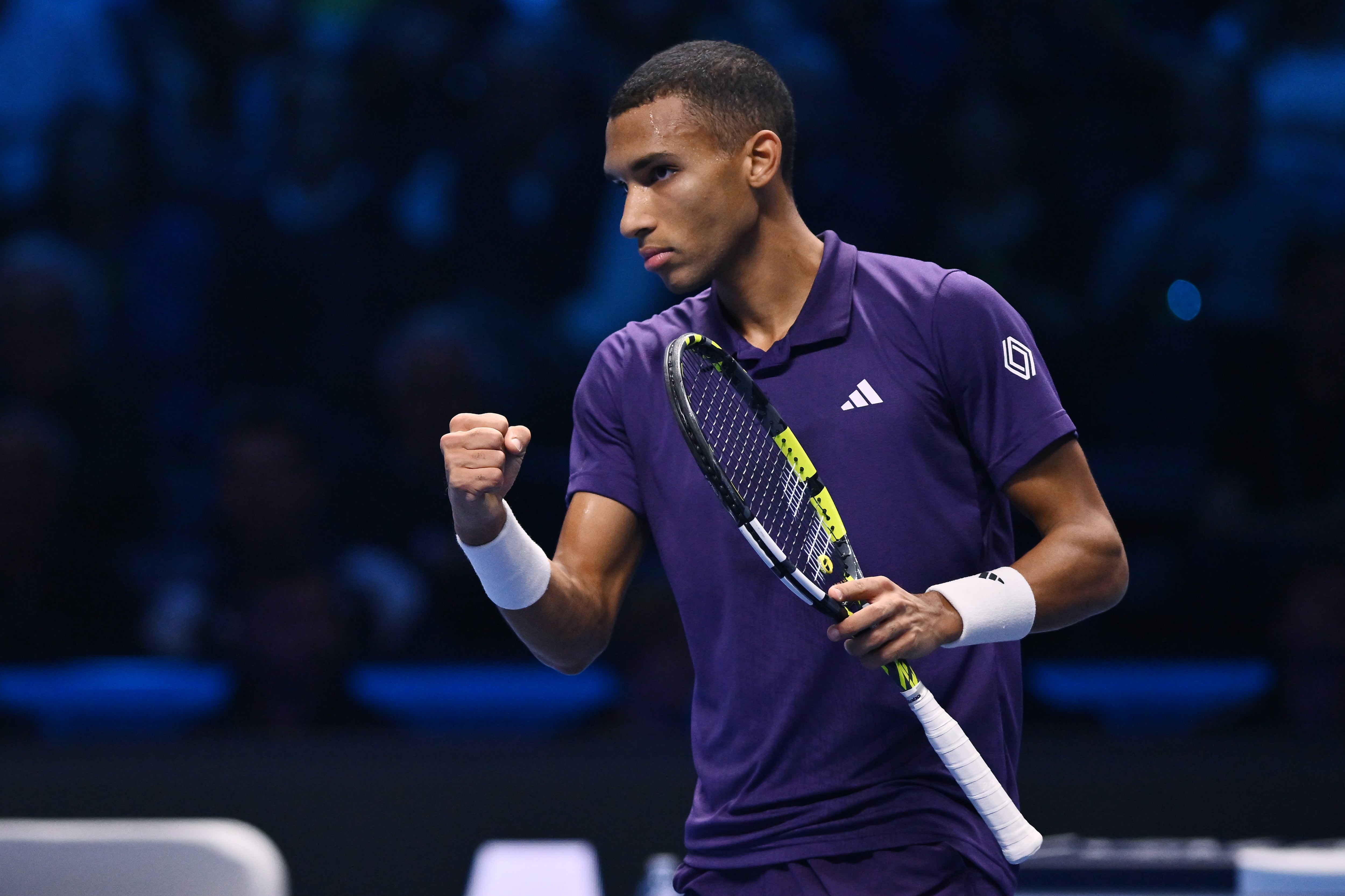 Auger-Aliassime accede a las semifinales de las Finales ATP
