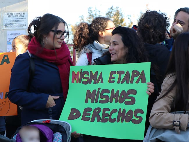 Han acudido a la concentración la concejala de Educación de Elda, María Gisbert, y también representantes de la Agrupación Local de AMPA de Elda