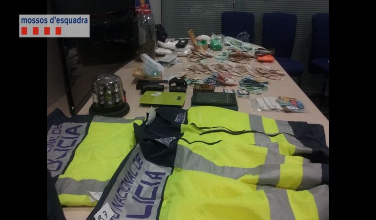 Droga i diners intervinguts en l'operatiu dels Mossos contra el tràfic de drogues en locals d'oci i prostíbuls de Barcelona