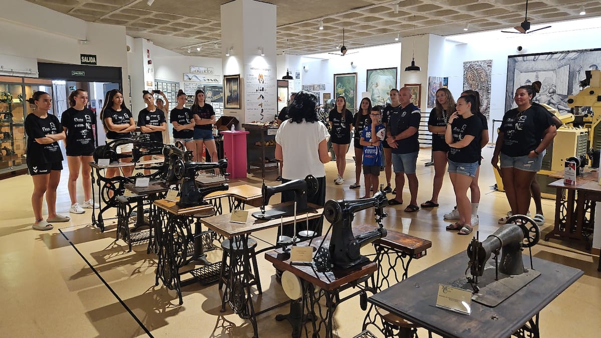 El Elda Prestigio conoce las entrañas del Museo del Calzado