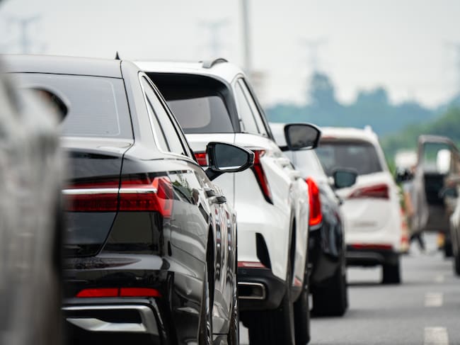 Vehículos en un atasco de tráfico