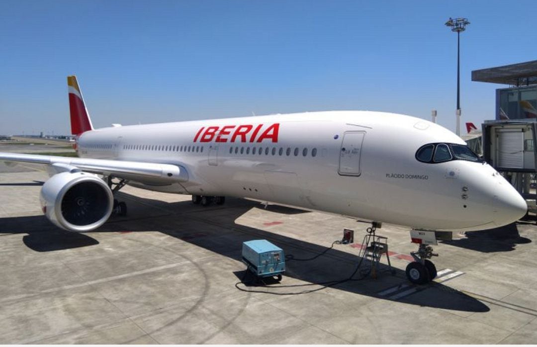 Imagen de archivo de un avión en el Aeropuerto de Ibiza