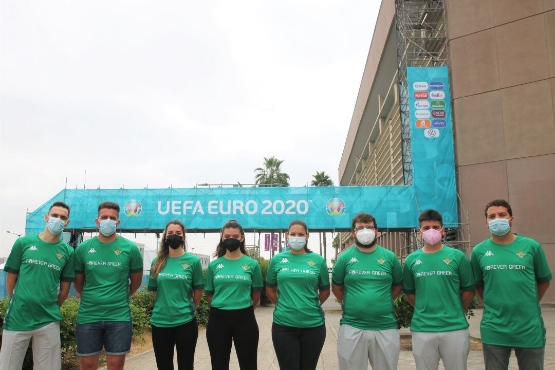 Voluntarios de Forever Green. 