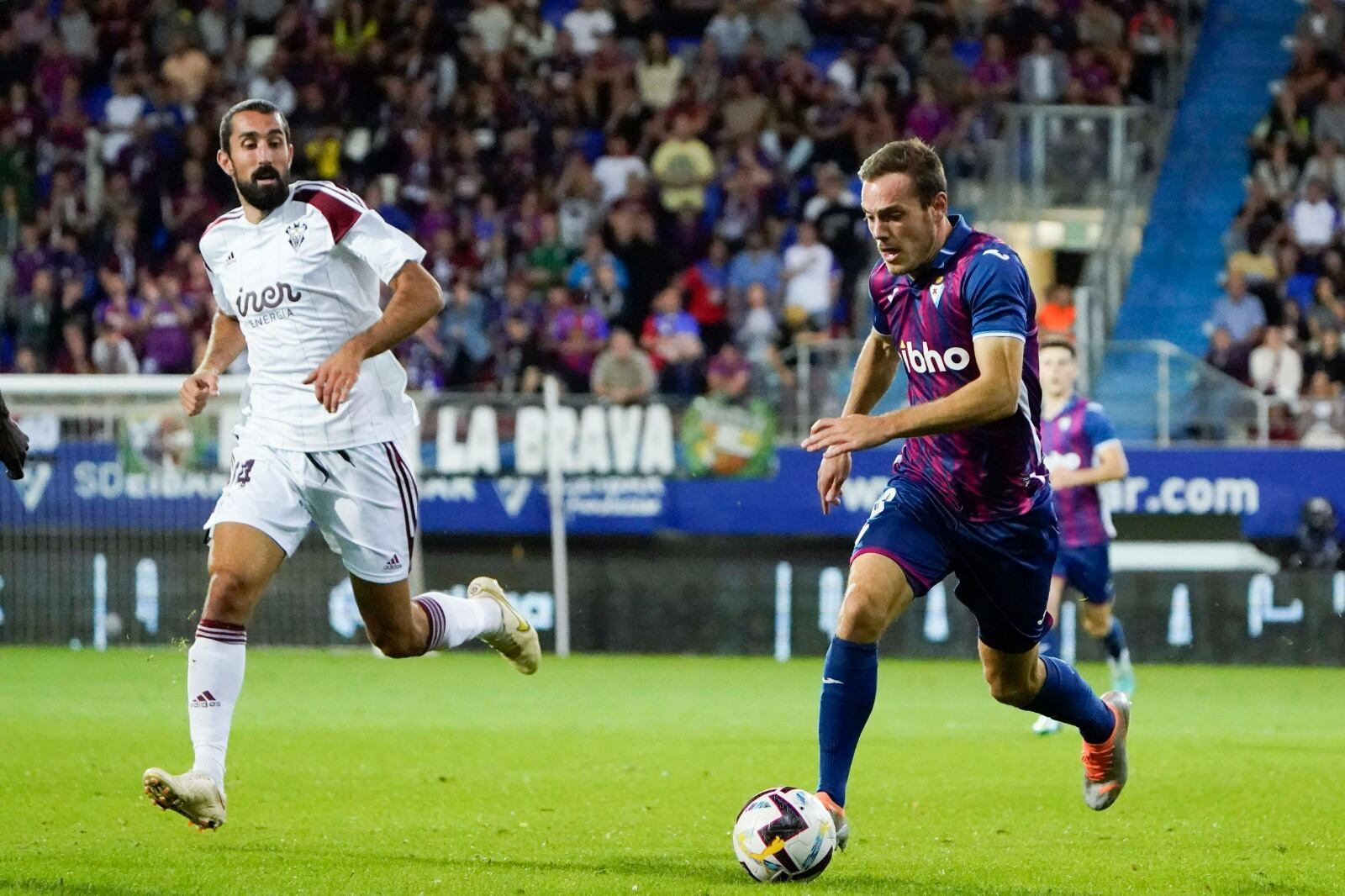 Jon Bautista salió desde el banquillo en el encuentro ante el Tenerife