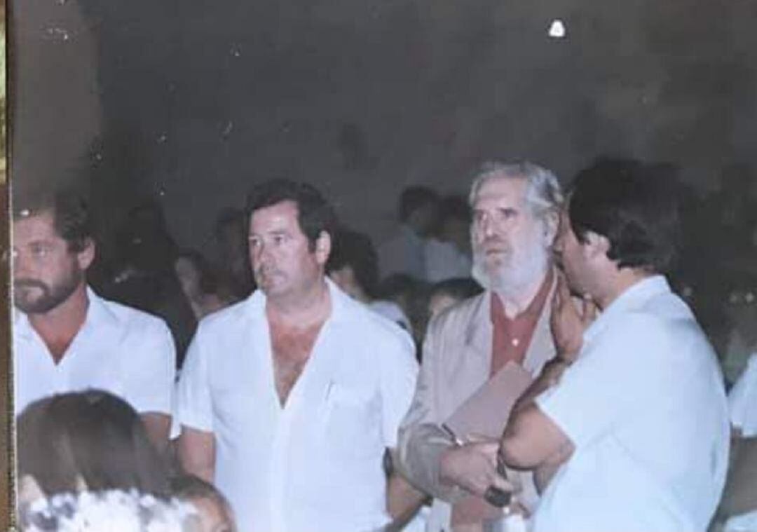 Don Bernardo, segundo por la derecha, en una foto de archivo