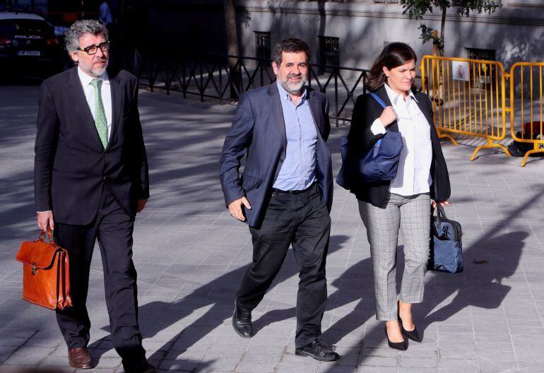 El presidente de la Asamblea Nacional Catalana (ANC), Jordi Sánchez (c) regresa a la Audiencia para prestar declaración como investigado por sedición ante la Fiscalía de la Audiencia Nacional