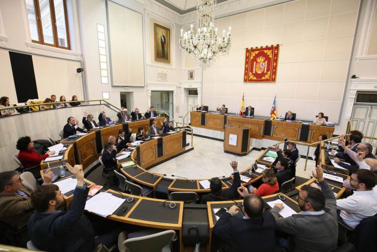 Pleno de la Diputación de Alicante.