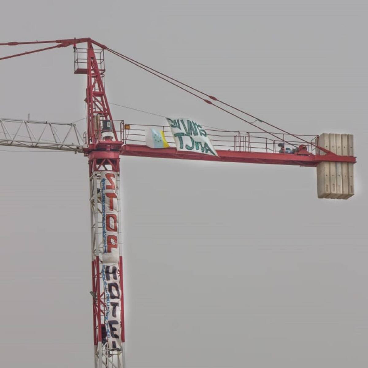 "Es muy triste tener que poner el cuerpo para parar una obra ilegal"