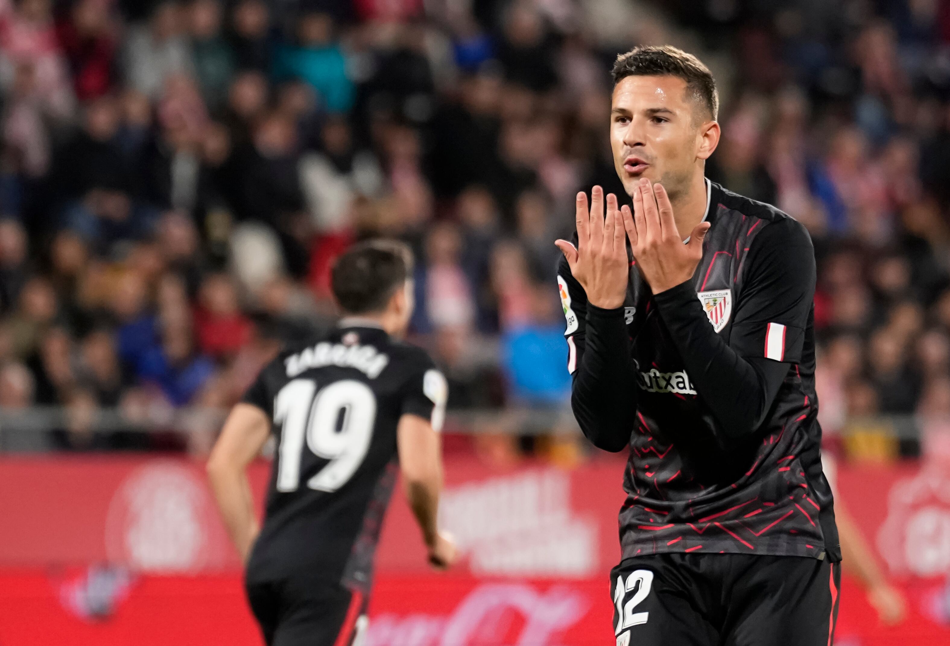 GIRONA, 04/11/2022.- El delantero del Athletic Gorka Guruzeta celebra tras marcar ante el Girona, durante el encuentro de la decimotercera jornada de LaLiga entre el Girona FC y el Athletic Club de Bilbao que disputan este viernes en el Estadio Municipal de Montilivi, en Girona. EFE/David Borrat
