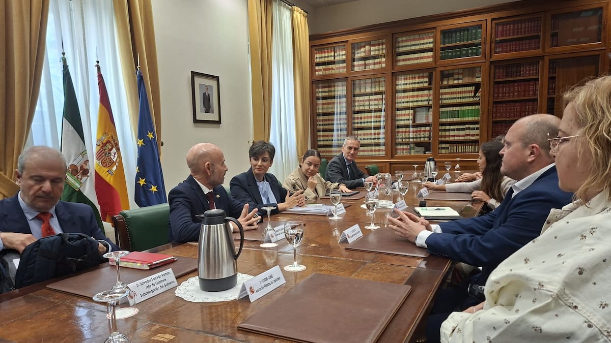 Isabel Rodríguez se reúne con colectivos para abordar la crisis de la vivienda