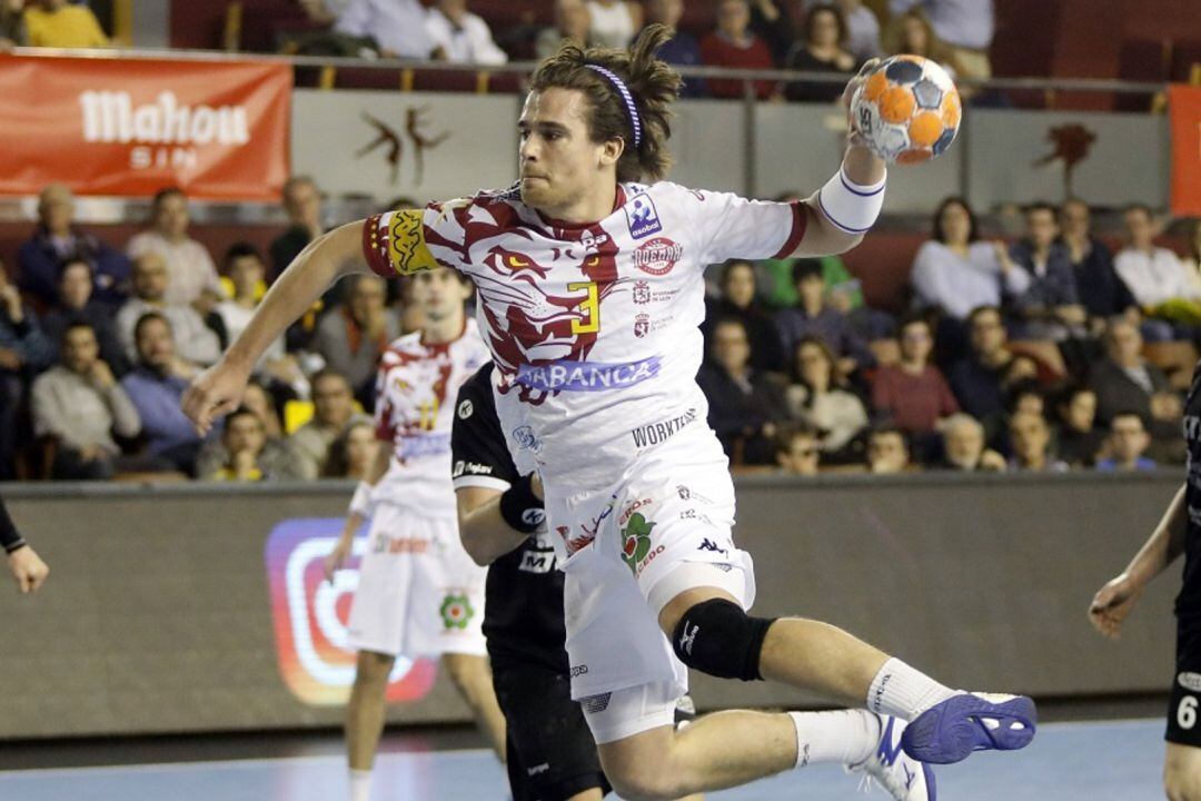 Mario López abandona el Ademar