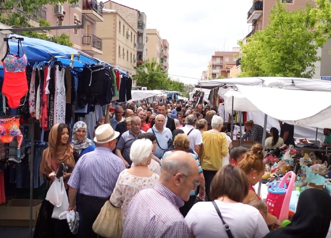 Mercadillo del barrio de Carrús