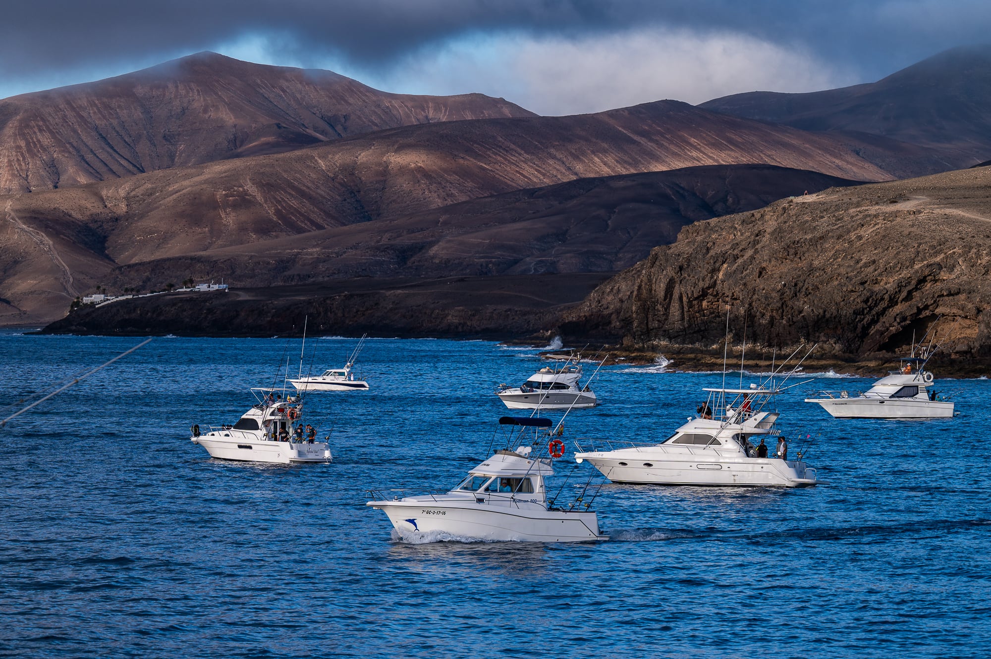 Embarcaciones de pesca de altura en Puerto Calero.