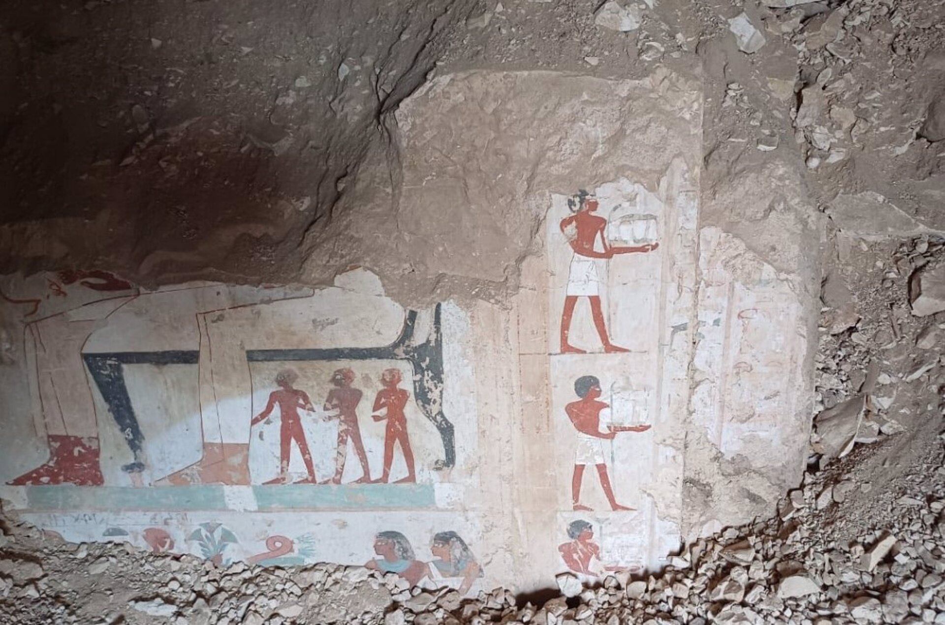 Jeroglíficos en una de las tres nuevas tumbas de dignatarios encontradas en Luxor, Egipto. MINISTERIO DE ANTIGÜEDADES DE EGIPTO.