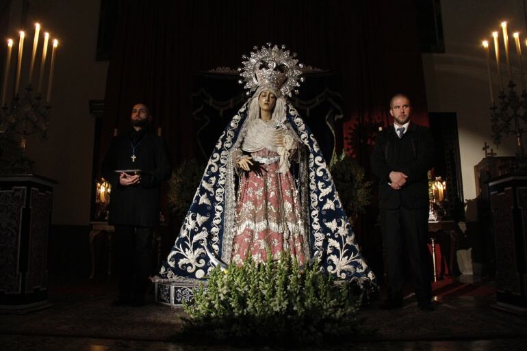 La Virgen de la Concepción estuvo en besamanos como preludio a sus cultos, que a partir de este año serán en Cuaresma