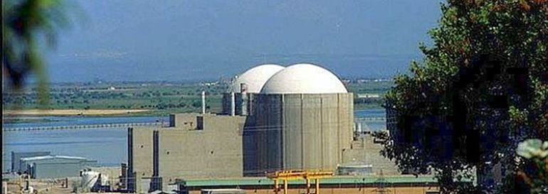 La central nuclear de Almaraz dispone de dos reactores atómicos que fueron construidos en los años 1982 y 1983. 