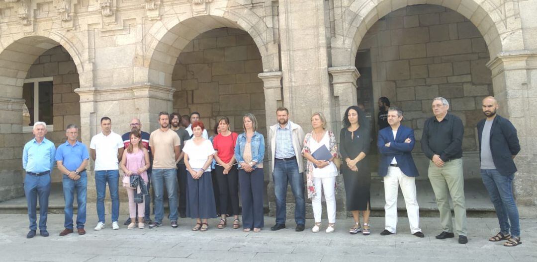 Minuto de silencio frente al Concello de Lugo