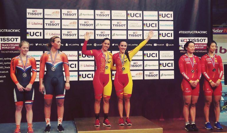 Tania Calvo y Helena Casas en lo más alto del podio de Apeldoorn en Velocidad por equipos.