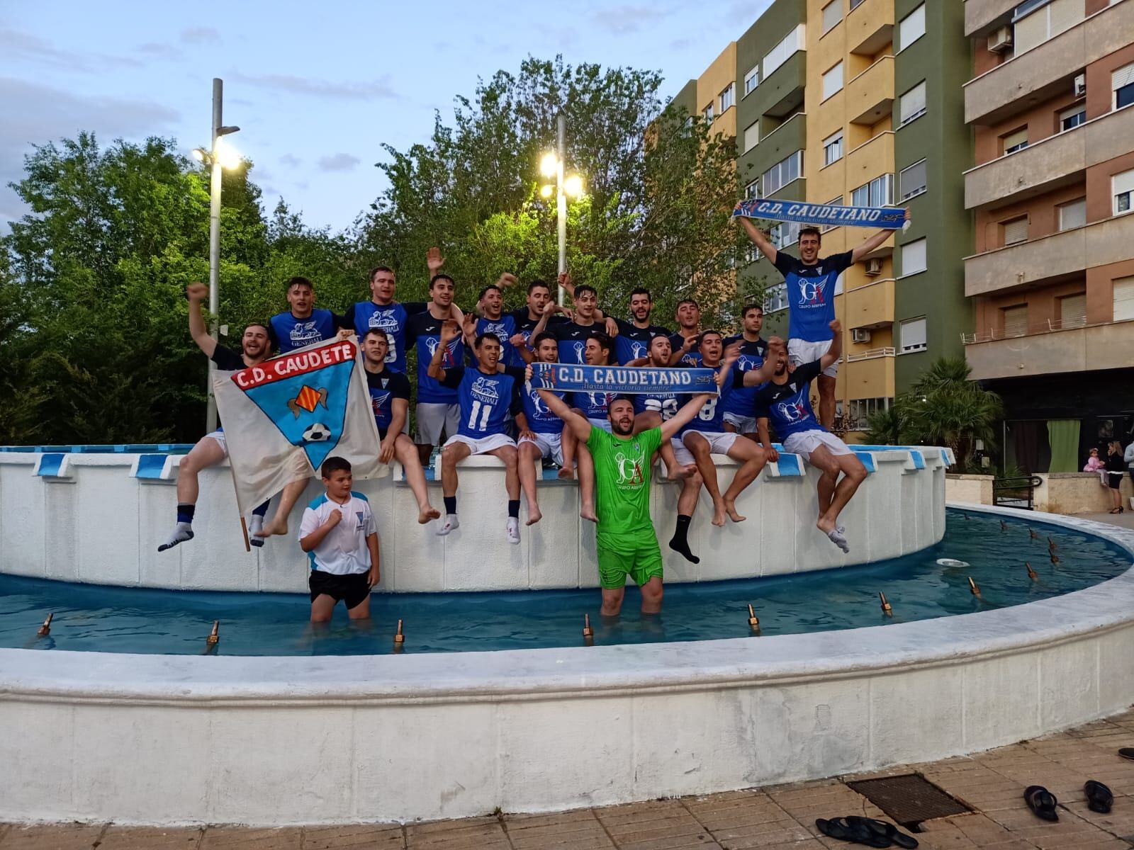 En la celebración del ascenso, todos a la fuente