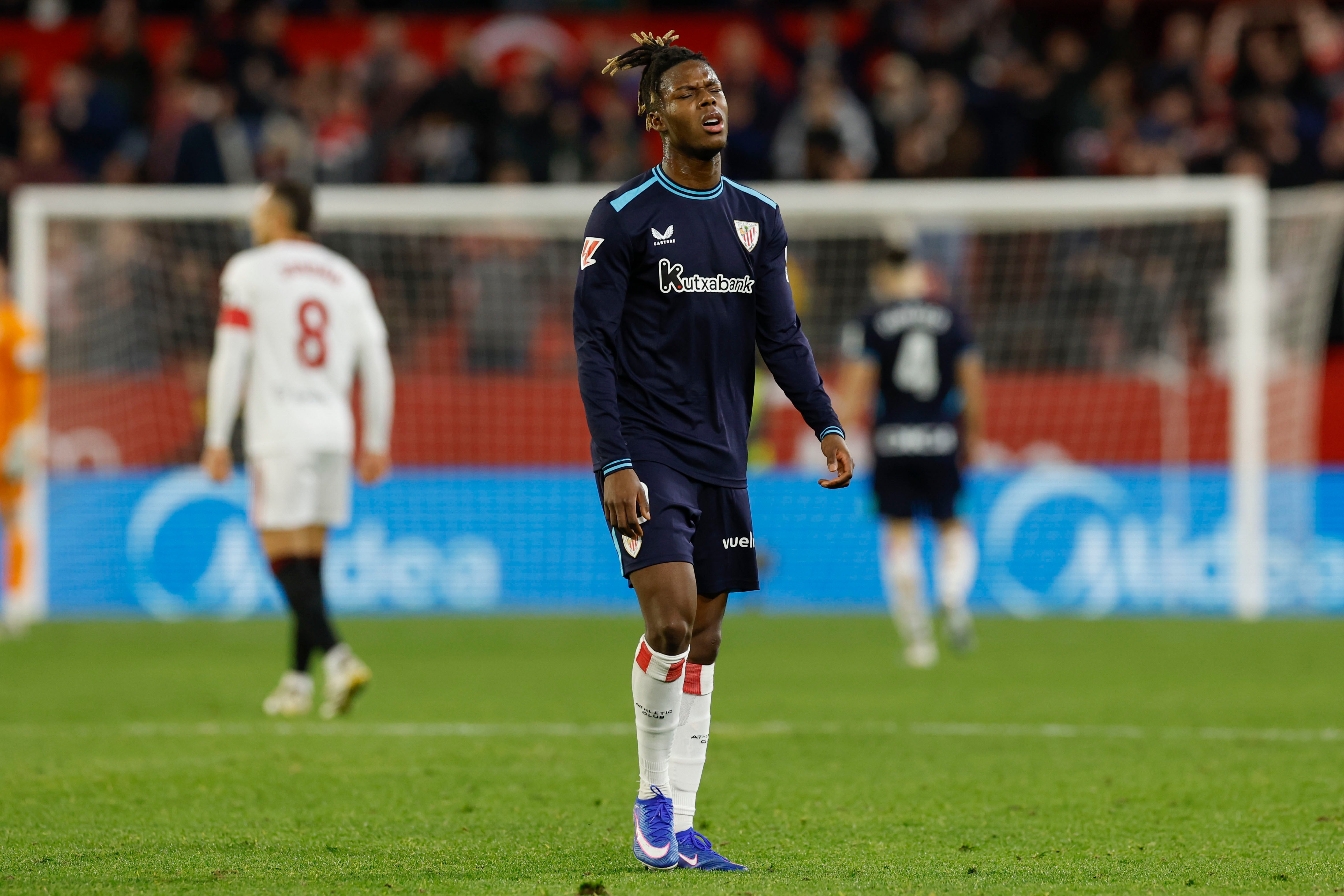 El delantero del Athletic Club, Nico Williams, durante el encuentro correspondiente a la jornada 21 de Laliga EA Sports que disputan hoy sábado Sevilla y Athletic Club en el estadio Sánchez Pizjuán de Sevilla