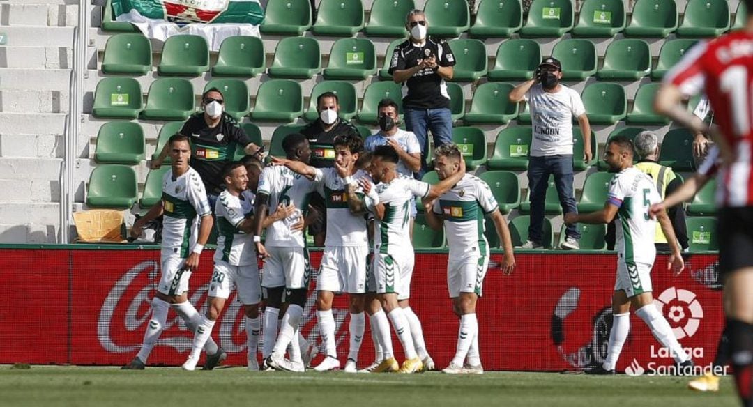 Los jugadores del Elche celebran un gol ante el Athletic la pasada Liga