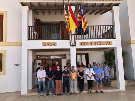 Imagen del minuto de silencio en el Consell de Formentera