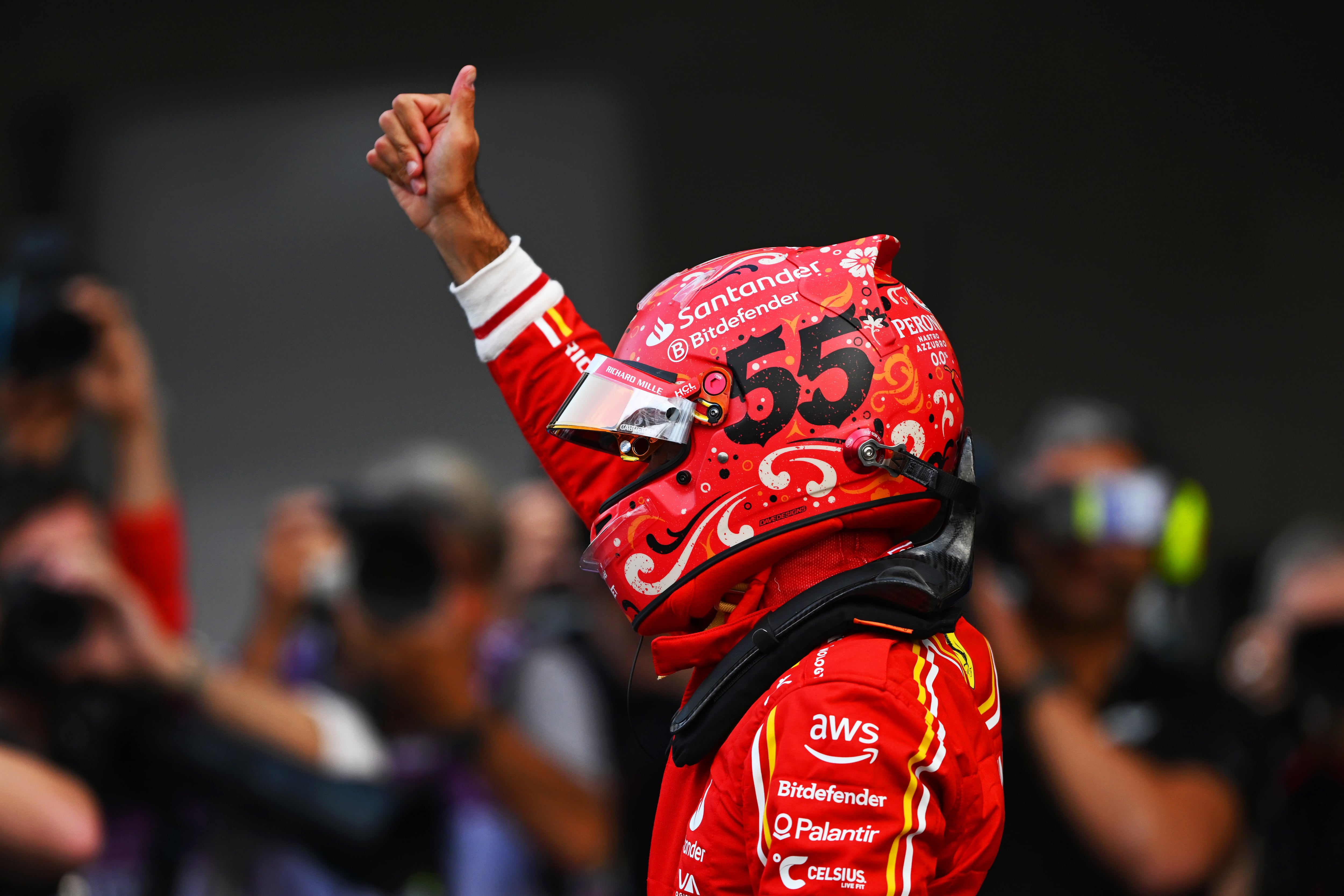 Carlos Sainz celebra su pole en el GP de México, seguido de Verstappen y Norris