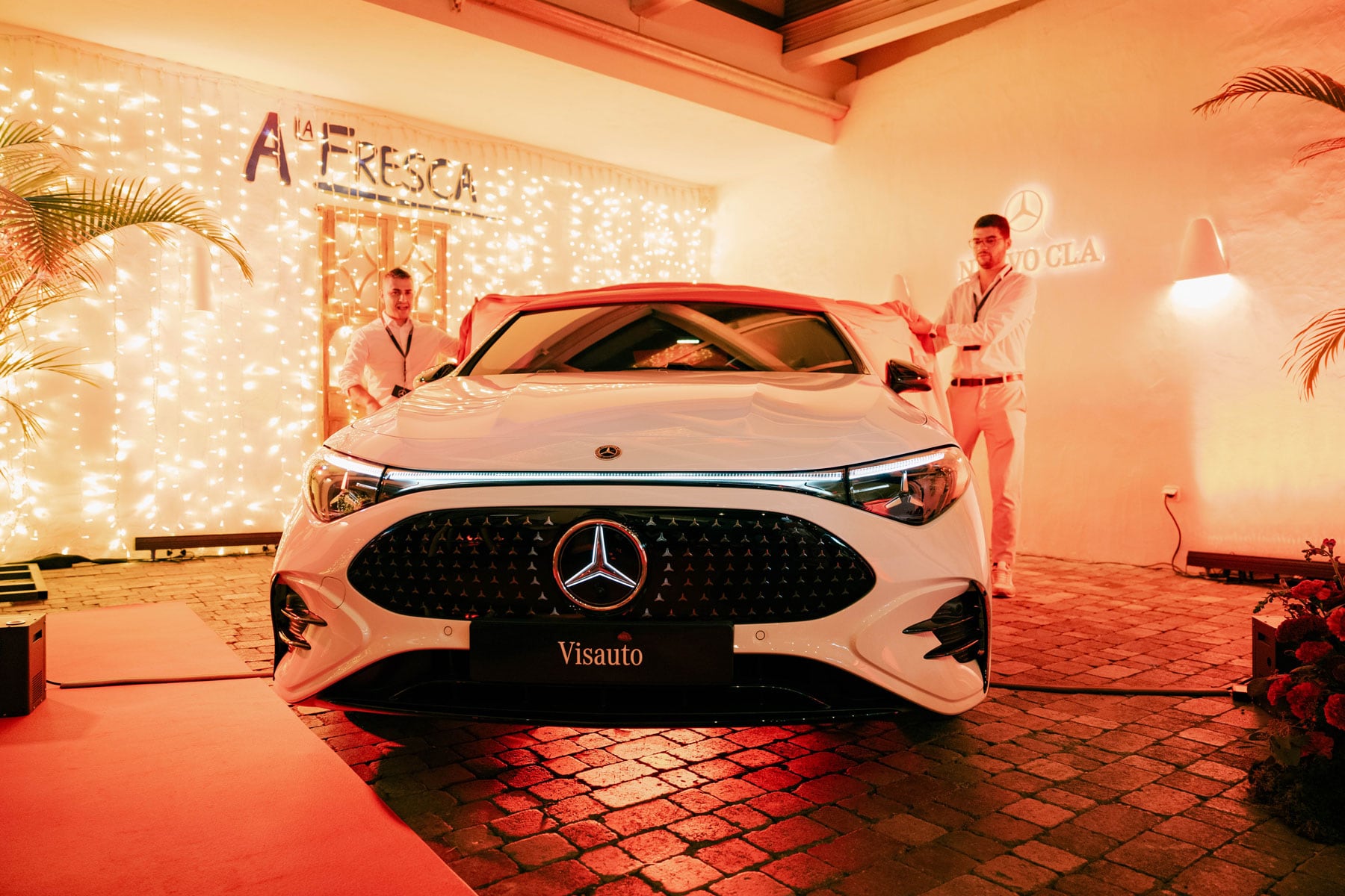 Instante del descubrimiento del nuevo vehículo de Mercedes