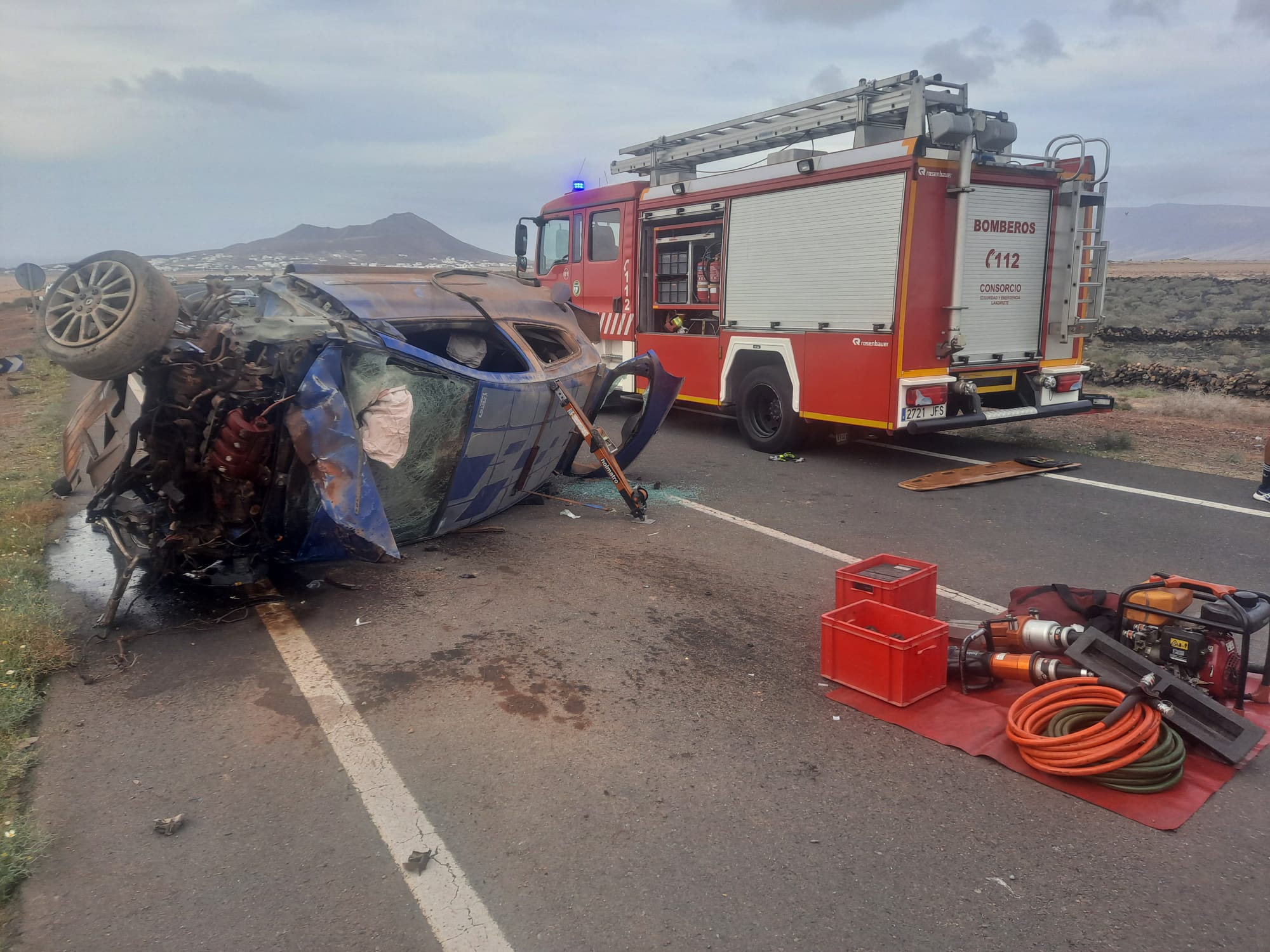 Vehículo volcado en Lanzarote.