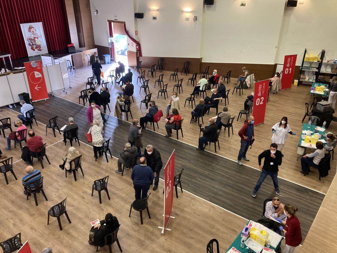 Vacunación masiva en el Museu Faller de Gandia