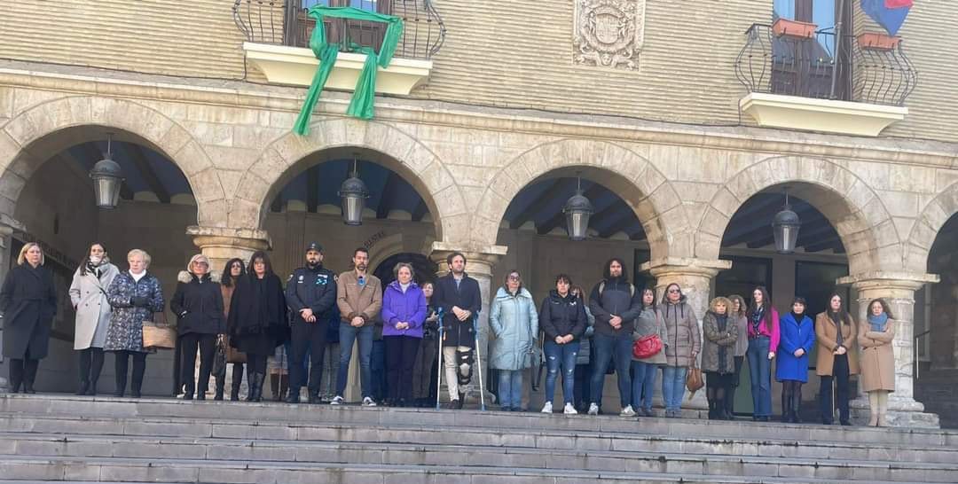 Minuto de silencio en Monzón