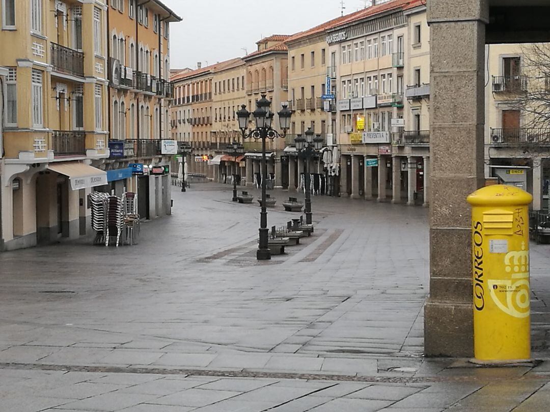 Aspecto, estos días, de la avenida del Acueducto que junto con la plaza Mayor una de las zonas que concentra mayor número de terrazas