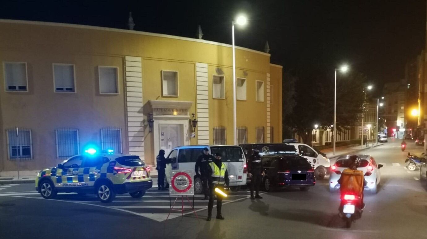 Un control policial en La Línea