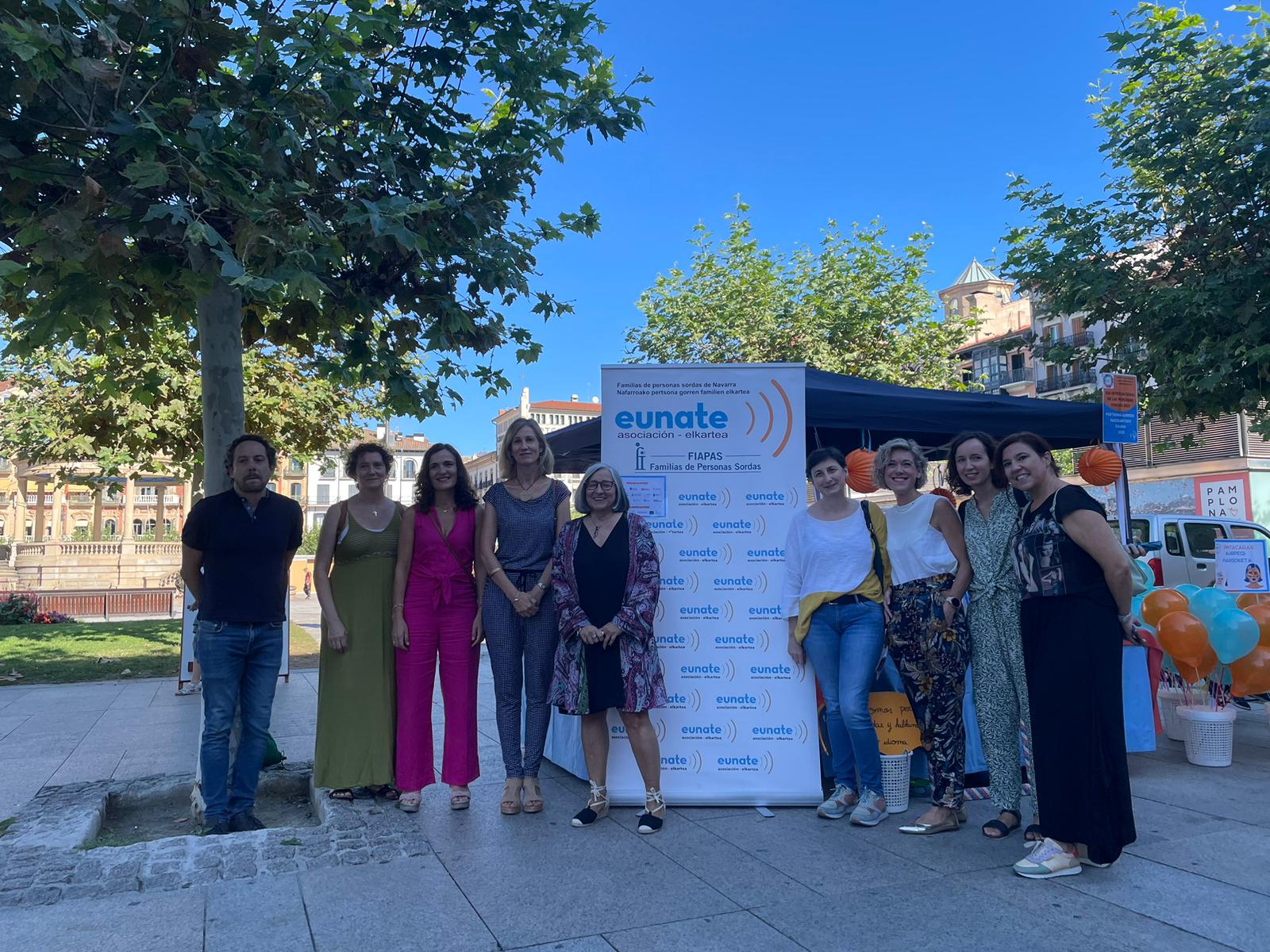 La Asociación EUNATE en el Día Internacional de las Personas Sordas en la Plaza del Castillo de Pamplona