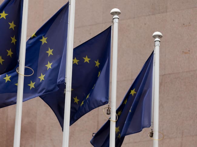 Varias banderas de la Unión Europea